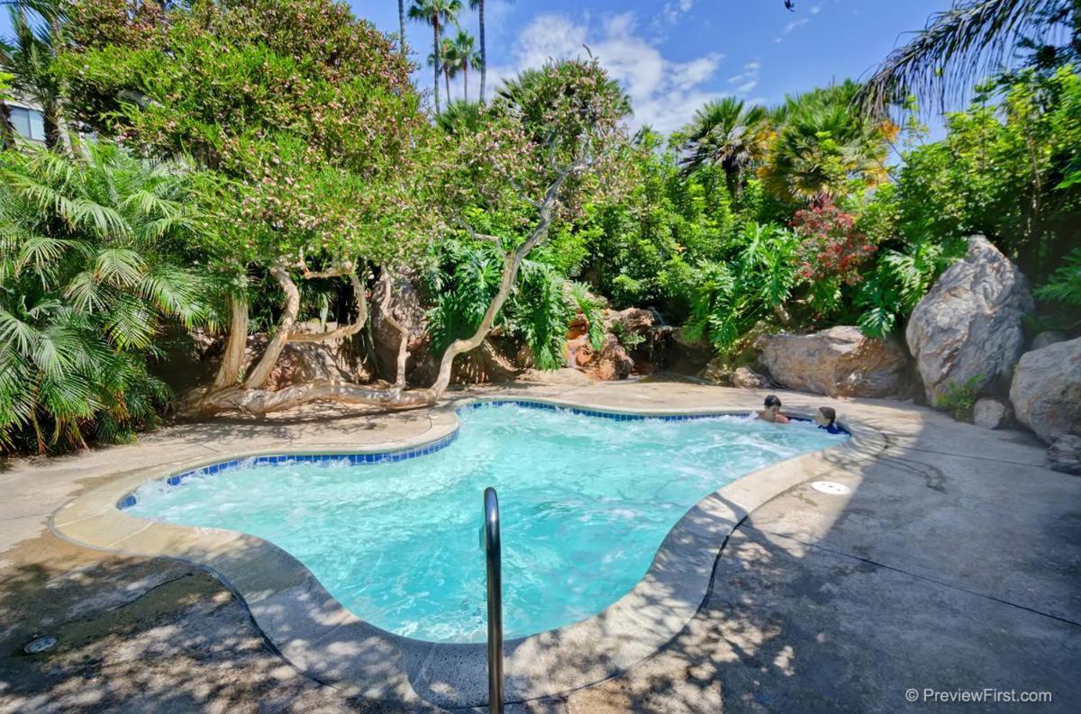 Oceanview Retreat - Steps To The Beach And 2 Pools オーシャンサイド エクステリア 写真
